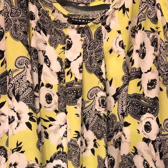 Blouse - Picture 2 of 3